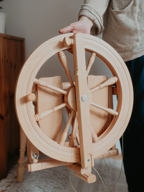 Kromski Sonata ENCORE, Doppeltritt, lackiert, 1-und 2 fädig - mit magnetischem Spinnflügel