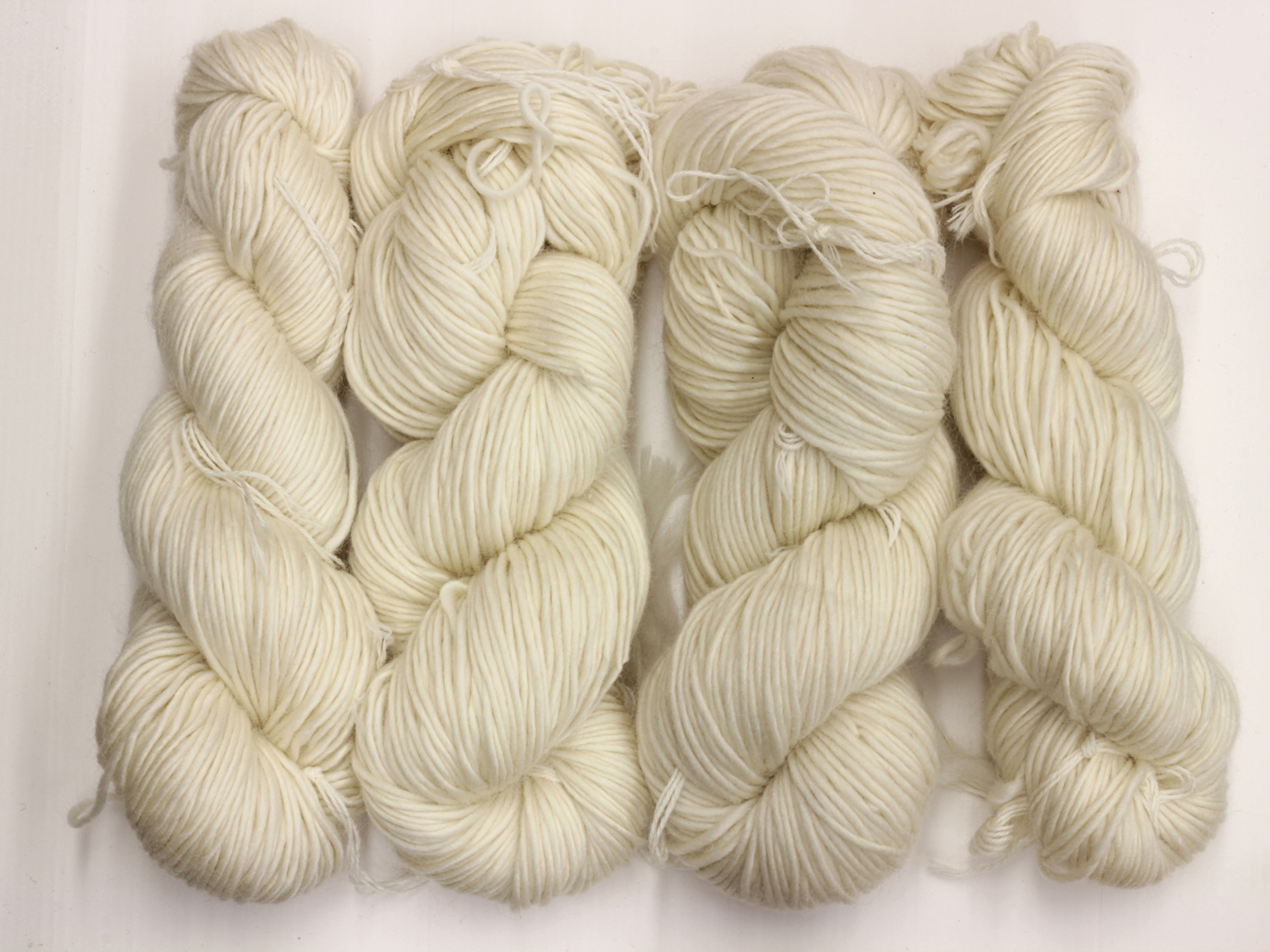 Restposten - Dochtgarn Oberstdorf 200m 100% Wolle (superwash) naturweiß 100g