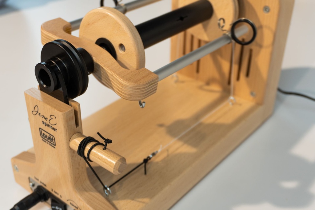 Louet Jenn-E E-Spinner (SP0104) mit Tasche