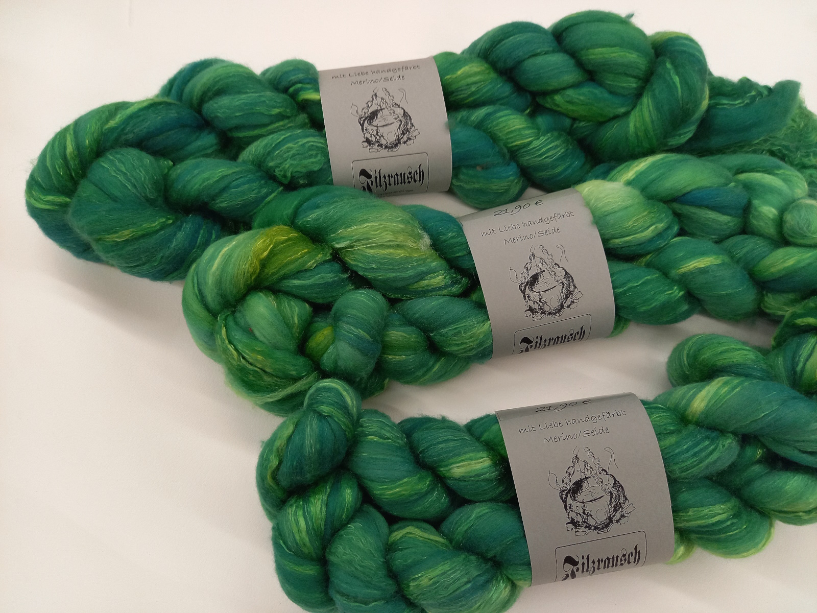 Merinowolle 16mic/Seide 66%/34% (handgefärbt) - geckogrüntürkis traum 0010 Kammzug