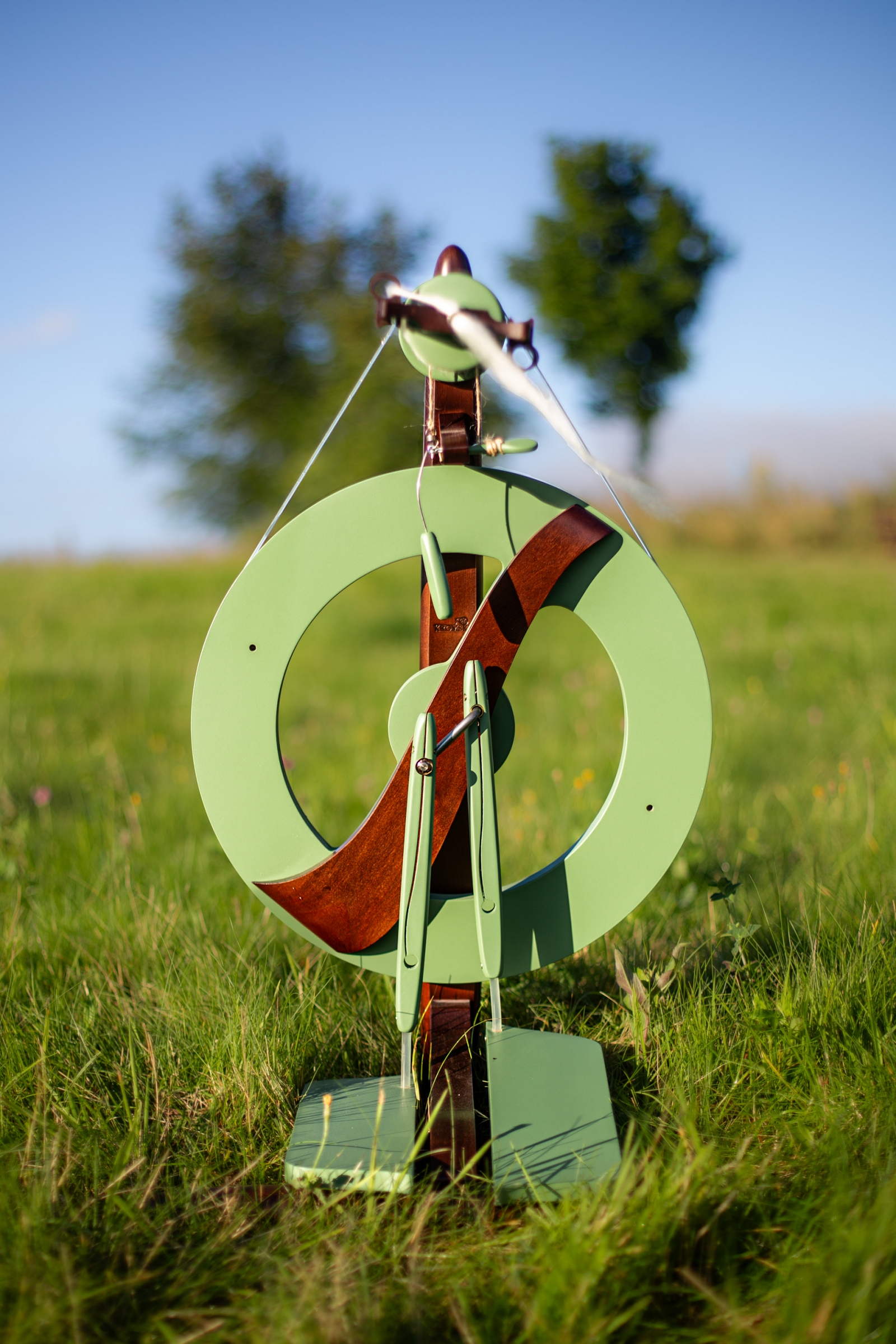 Kromski Fantasia Meadow Green Doppeltritt, lackiert, 1-fädig CAT 1.015