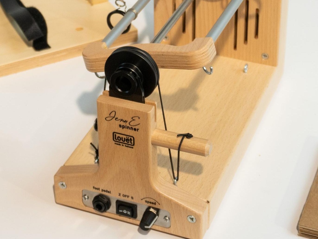 Louet Jenn-E E-Spinner (SP0104) mit Tasche