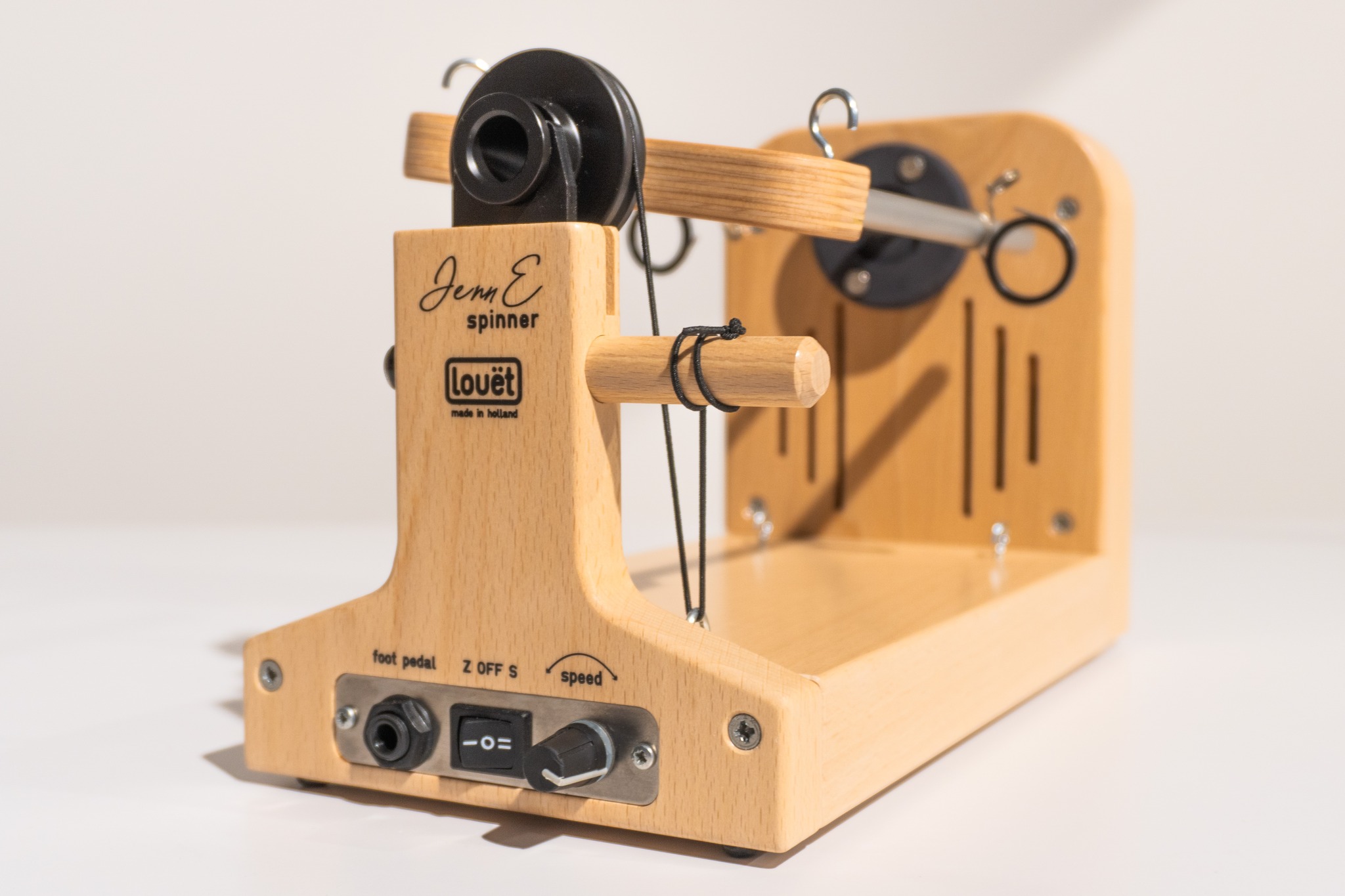 Louet Jenn-E E-Spinner (SP0104C) mit Holzkoffer