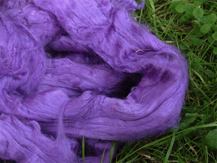 buntgefärbte Maulbeerseide - amethyst-lila extra fein im Band