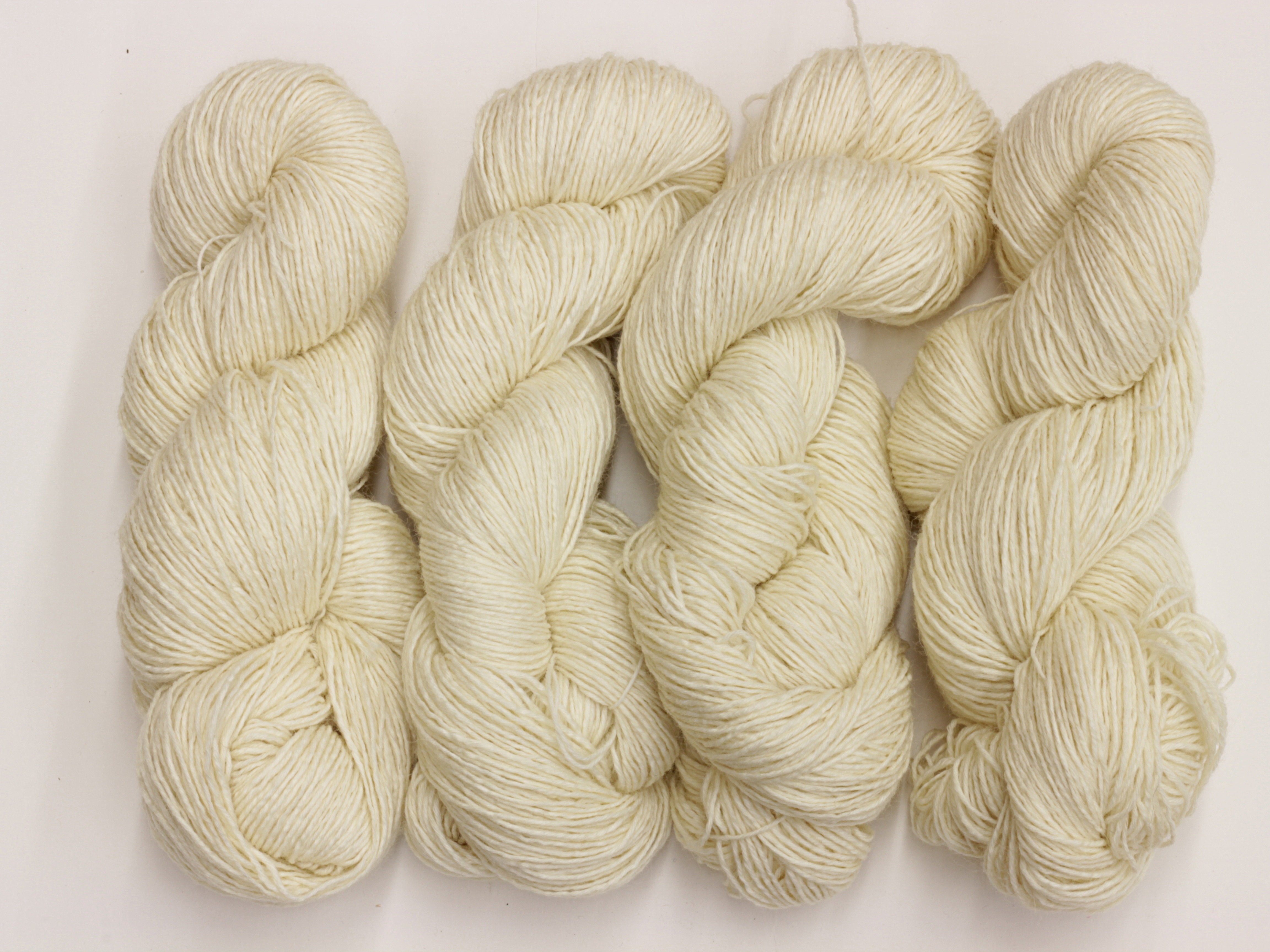 Sockengarn Prag (6fach) 420m 75% Wolle (superwash) - 25% Polyamid - naturweiß 150g
