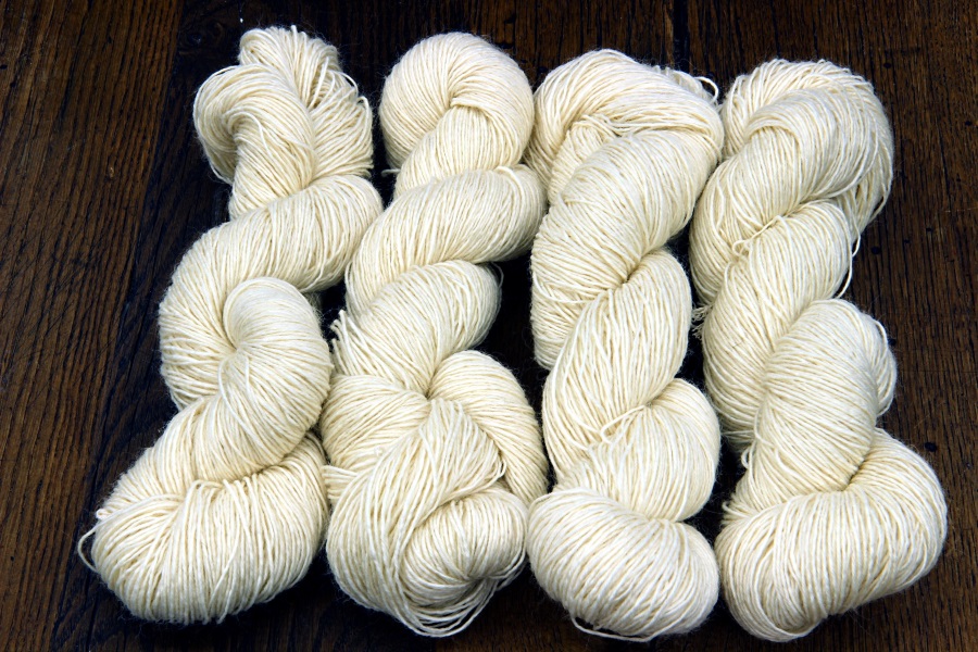 Sockengarn Prag (4fach) 420m 75% Wolle (superwash) - 25% Polyamid - naturweiß 100g