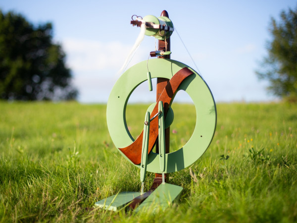 Kromski Fantasia Meadow Green Doppeltritt, lackiert, 1-fädig