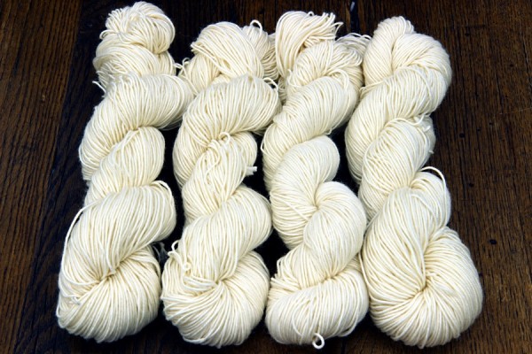 Strickgarn Rom 310m 100% Wolle extrafein (superwash) - naturweiß 100g