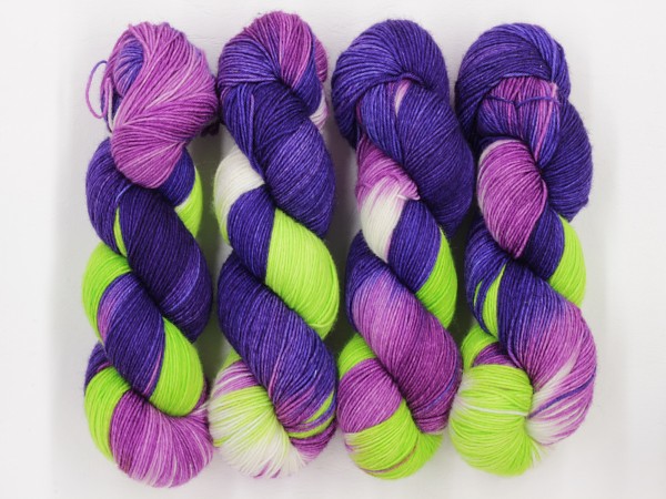 RESTPOSTEN - Sockengarn Chamäleon 420m - 75% Wolle - 25% Polyamid -blauviolett-grün-weiß handgefärbt