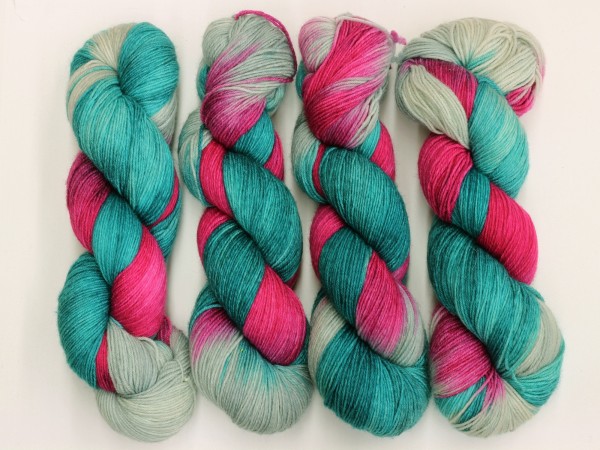 RESTPOSTEN - Sockengarn Chamäleon 420m - 75% Wolle - 25% Polyamid - türkis-rotviolett-grau handgefär