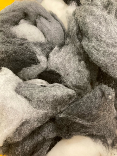 Sonderposten 9,80€/ 100g ca. 500g Merinowolle im Vlies Grautöne Reste -20% MWGE1