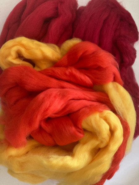 Sonderposten 69,88€/ kg ca. 300g Merinowolle im Band 16mic Reste bunt -20% MW16B3