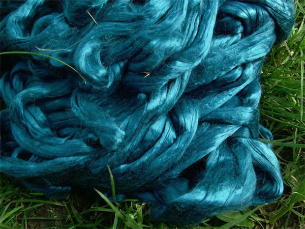 buntgefärbte Maulbeerseide - türkisblau extra fein im Band